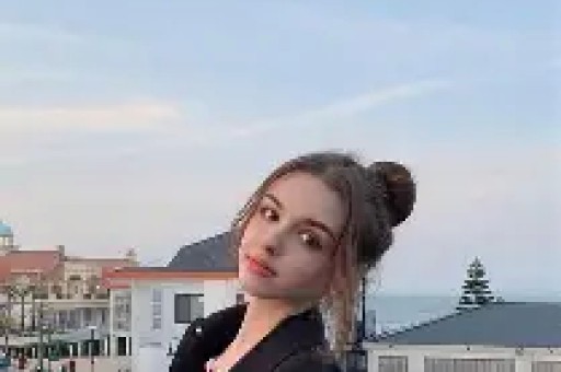 顶流流量小生隐婚生子实锤曝光粉丝怒批人设崩塌！